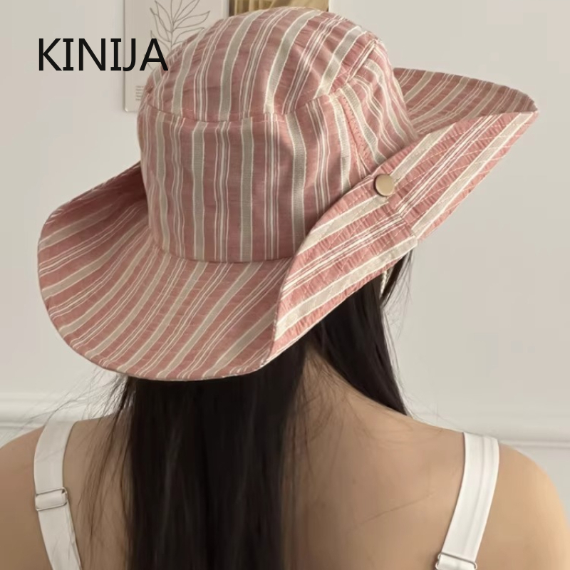 Travel Accessories Kmart - قبعة دلو نسائية مخططة بتصميم كوري